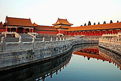 像素风角色扮演游戏《国王之墓》现已在Steam平台正式发售